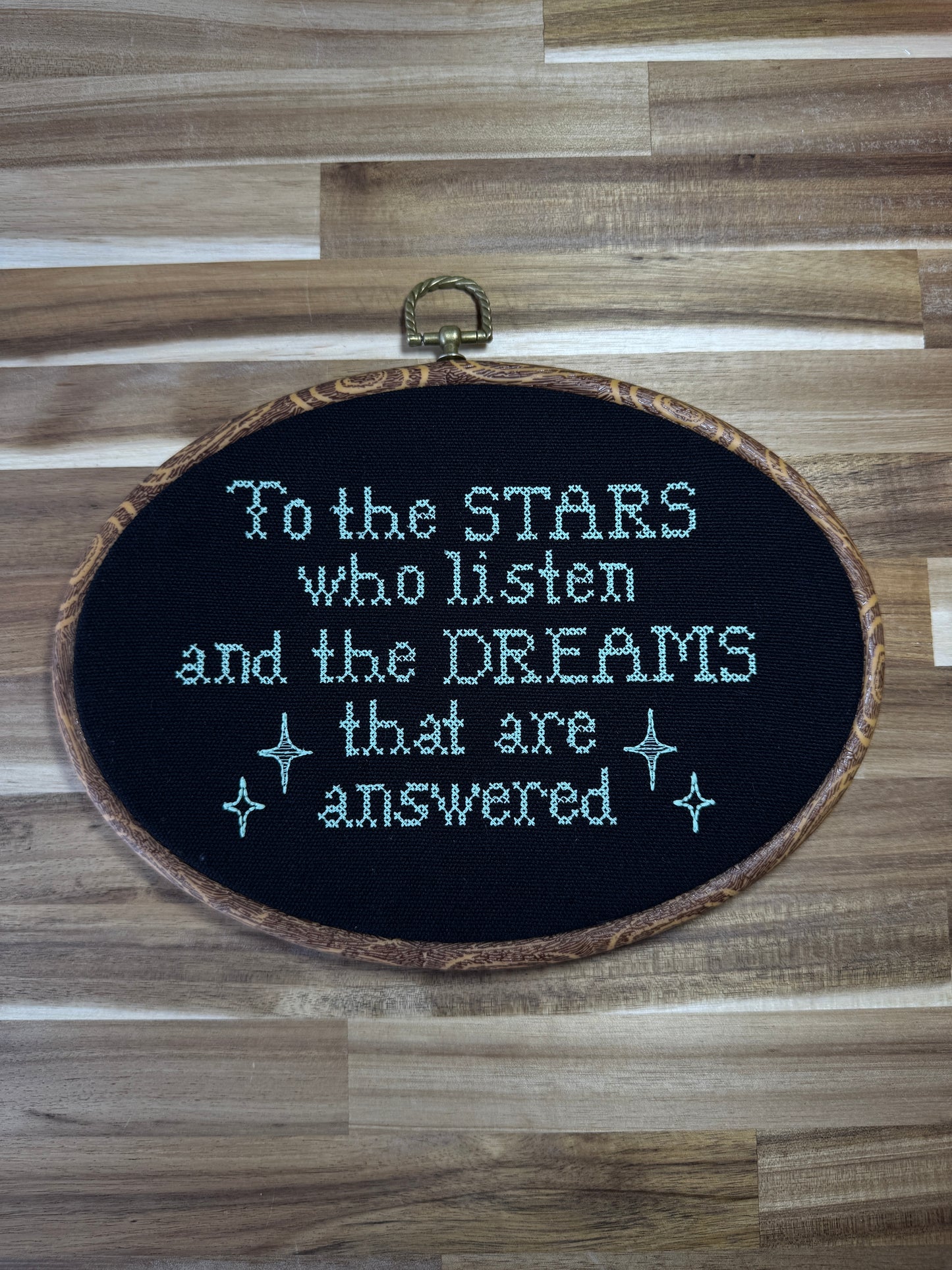 To the stars that listen | 10" Embroidery hoop